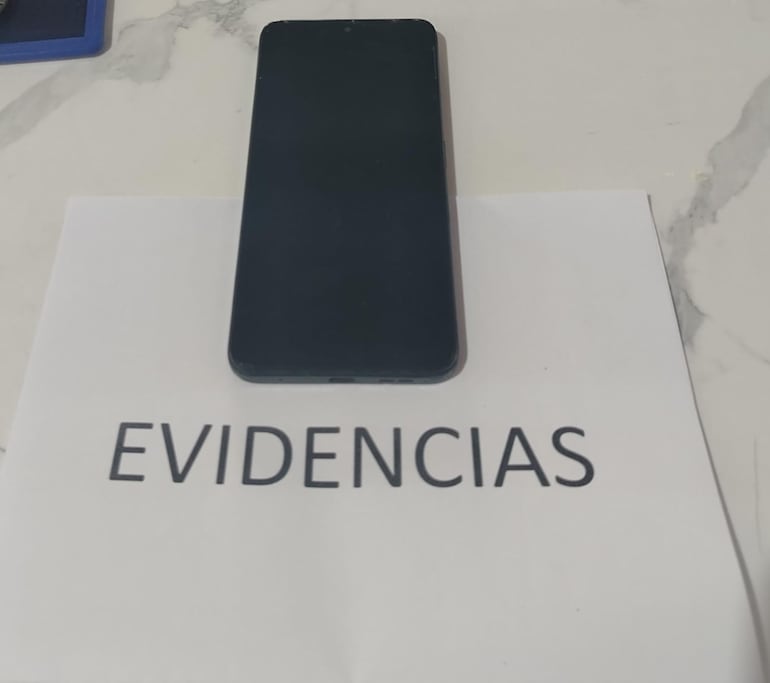 El teléfono celular robado fue recuperado por la Policía.
