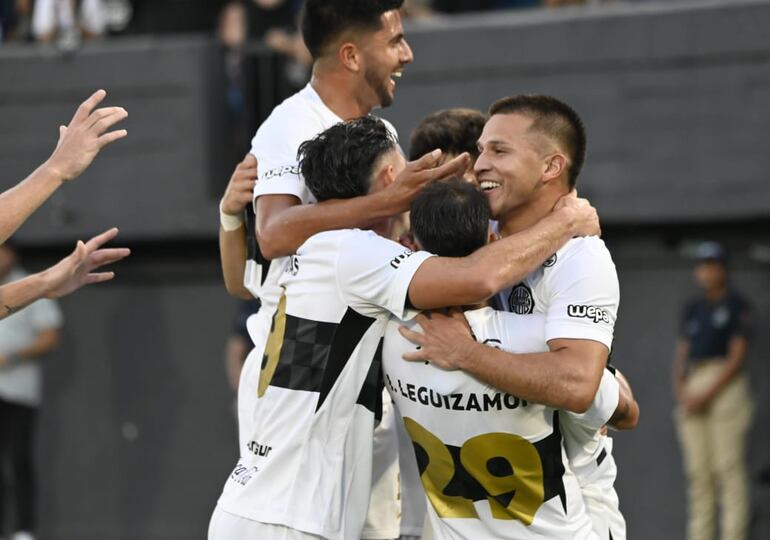 Quintana recibe felicitaciones.