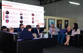 En el primer panel, expertos debatieron sobre la implementación del pavimento de hormigón.