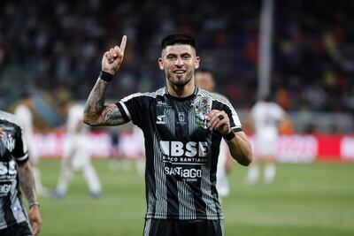 El paraguayo José Florentín, futbolista de Central Córdoba, festeja un gol en el partido frente a San Lorenzo de Almagro por los octavos de final del torneo Clausura 2025 de la Liga Profesional de Argentina en el estadio Único Madre de Ciudades, en Santiago del Estero, Argentina.