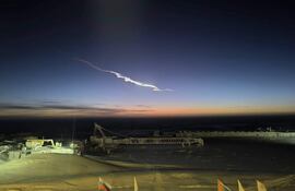 Los científicos rusos del Instituto de Investigaciones Científicas del Ártico y la Antártida (AANII, por sus siglas en ruso) observaron hoy la caída de un meteorito brillante que sobrevoló la estación polar rusa 'Vostok' en la región central de la Antártida. Según informó el centro en su canal de Telegram, "el objeto intensamente luminoso cruzó el cielo nocturno hoy, 13 de agosto, sobre las 16:00 hora local".