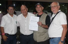 Édgar Ruiz Díaz (i), Jorge Vallejos, Emiliano Rojas y Julio Ferrari, estos dos últimos del Tribunal Electoral Independiente.