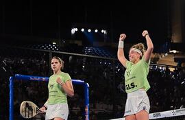 Las argentinas Delfina Brea Senesi (25 años, izq.) junto a su dupla Gemma Triay Pons (32) serán las atracciones en el certamen que se realiza en nuestro país.