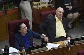Yolanda Paredes y Walter Ricardo Kobylanski, en el Senado.