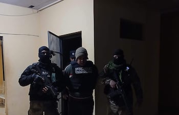 Policía imputado por asalto a minera y vinculado al megaataque en Santa Rita fue llevado a la Agrupación Especializada