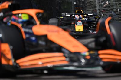 El Red Bull Racing del piloto neerlandés Max Verstappen en la sesión clasificatoria del Gran Premio de Emilia-Romaña en el Autódromo Internacional Enzo e Dino Ferrari, en Imola, Italia.