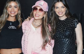 Thalía y Nadia Ferreira junto a Clarissa Molina en los ensayos de Premio Lo Nuestro.