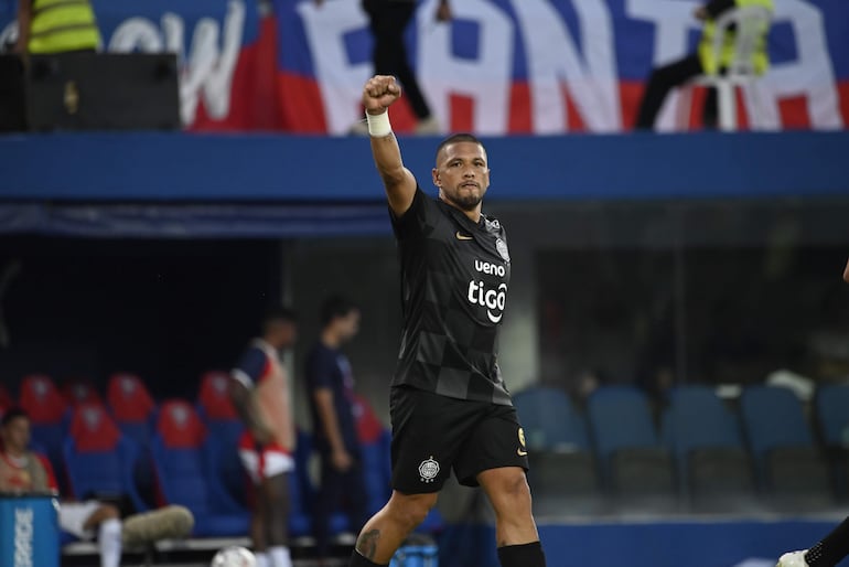 El capitán Richard Ortíz volvió a convertir.