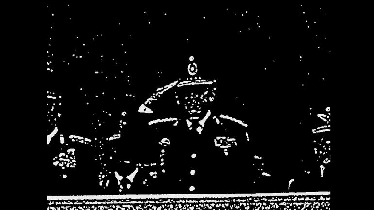 Bajo las banderas el sol película