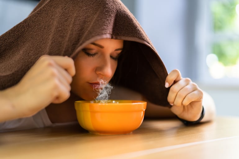 Cómo hacer vahos de eucalipto y romero para aliviar la congestión nasal - Estilo de vida