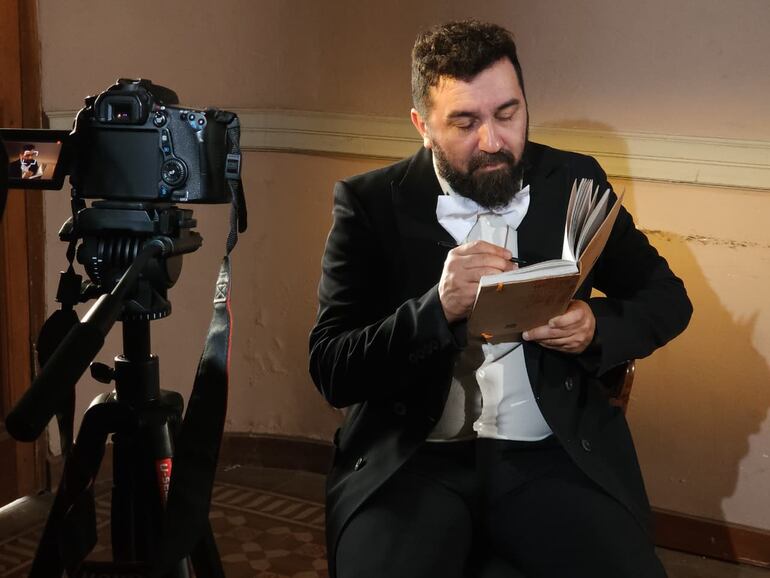 El actor Fabio Chamorro en una imagen promocional de la obra "El ocaso de Bernardino Caballero".