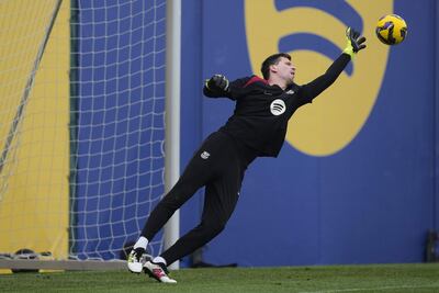 GRAFCAT5058. SANT JOAN DESPÍ (BARCELONA) (ESPAÑA), 07/03/2025.-El portero polaco del FC Barcelona, Wojciech Szczesny, durante el entrenamiento que realiza la plantilla barcelonista en la Ciudad Deportiva Joan Gamper para preparar el partido de liga que disputarán mañana ante el Club Atlético Osasuna en el Estadio Olímpico Lluís Companys.EFE/ Alejandro García