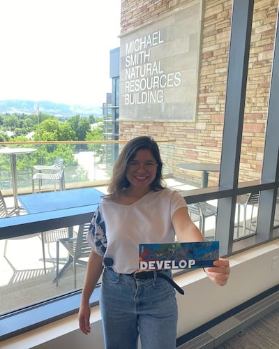 La joven ingeniera ambiental Sheyla Gaviota Ríos, admitida en un programa de la NASA, mientras realiza su doctorado en Estados Unidos.