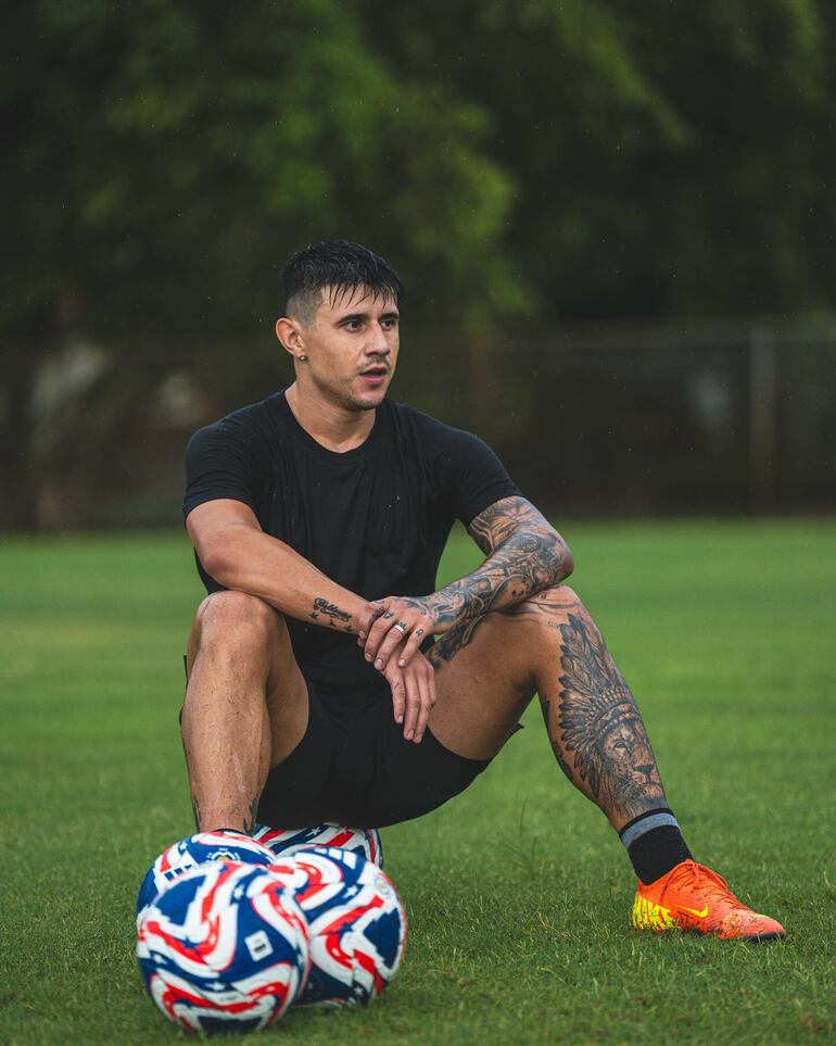 El delantero paraguayo Adam Bareiro, actualmente en Fortaleza, pretendido por Olimpia.