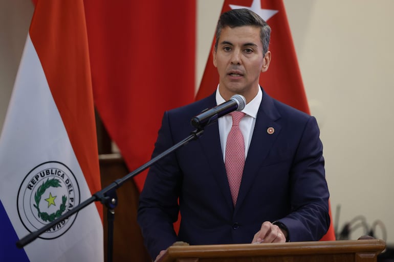 El presidente Santiago Peña rindió cuentas a su mentor político Horacio Cartes. Fue en la Junta de Gobierno de la ANR.