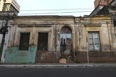 Casa que forma parte del patrimonio ubicada sobre la calle Independencia Nacional casi Luis Alberto de Herrera.