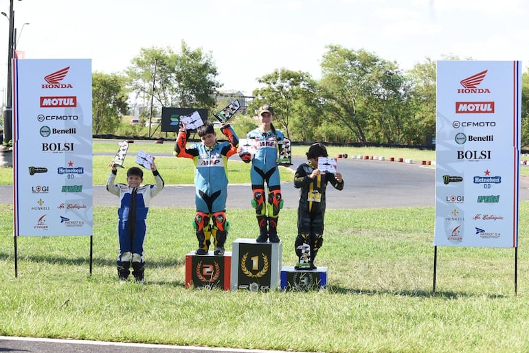 Podio de la GP Junior: 1) Cuevas, 2) Lozada, 3) Cioti y 4) Torrez.