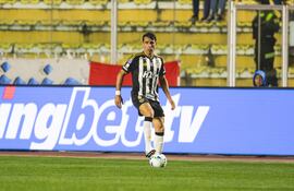 Junior Alonso, amonestado por tercera vez, queda fuera de la revancha.