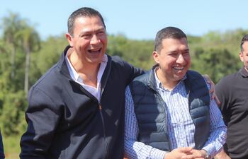 El intendente de Luque, Carlos Echeverría junto al diputado Diego Candia, precandidato a la Intendencia.