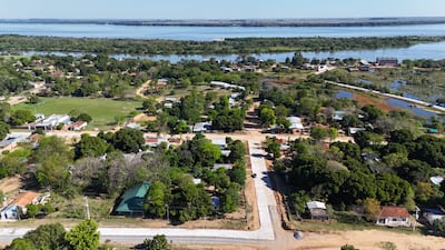 La crecida del río Paraná mantiene en preocupación a unas diez familias dedicadas principalmente a la producción de leche y a la cría de ganado vacuno en esta comunidad.