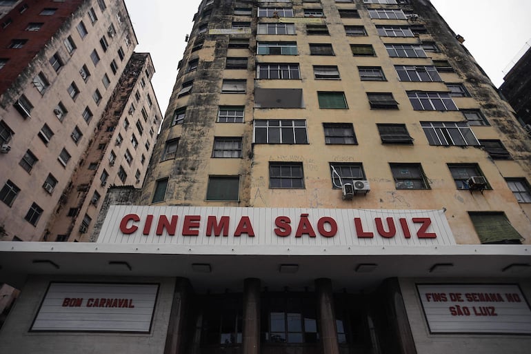 El cine São Luiz, utilizado para filmar una escena de la película “O Agente Secreto” (El agente secreto), aparece en una visita turística guiada por el centro de la ciudad de Recife, en el estado de Pernambuco, Brasil, el 13 de febrero de 2026.