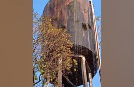 Denuncian fisuras en un tanque que provee agua a la ciudad de Ypané.