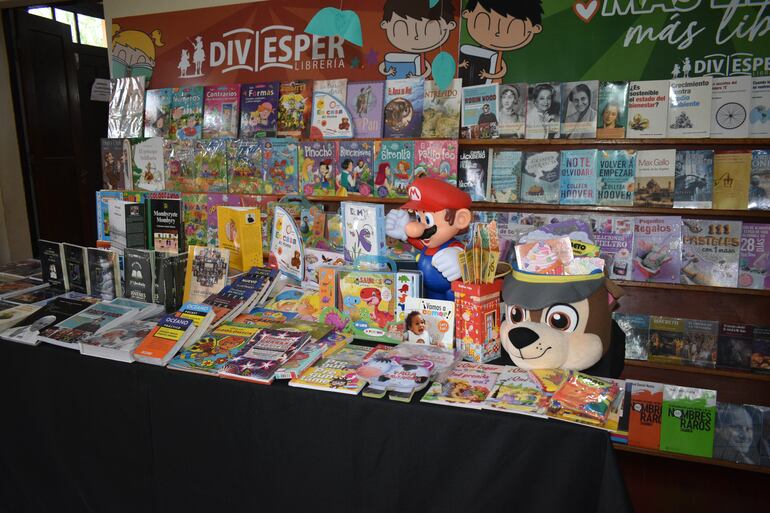 Libroferia continúa cautivando lectores ahora en Colonias Unidas