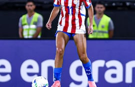 Claudia Martínez, la figura estelar de la selección paraguaya femenina de fútbol.