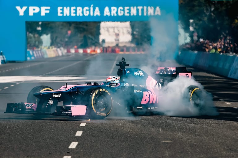 Buenos Aires se paraliza por  multitudinaria exhibición callejera de Colapinto