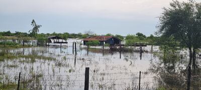 Afectados por la crecida del río Tebicuary en Villa Florida piden asistencia urgente a las autoridades.