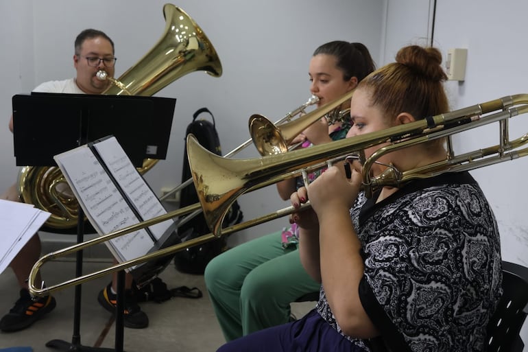 En el concierto de esta noche, se escuchará también una composición de la trombonista y compositra Fátima Abramo.