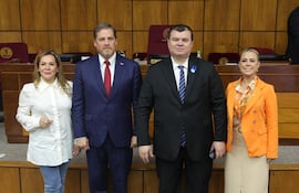 Noelia Cabrera (relatora), Natalicio Chase (presidente), Dionisio Amarilla (vicepresidente) y Lizarella Valiente (relatora).