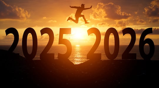 Imagen de referencia de la transición del 2025 al 2026.