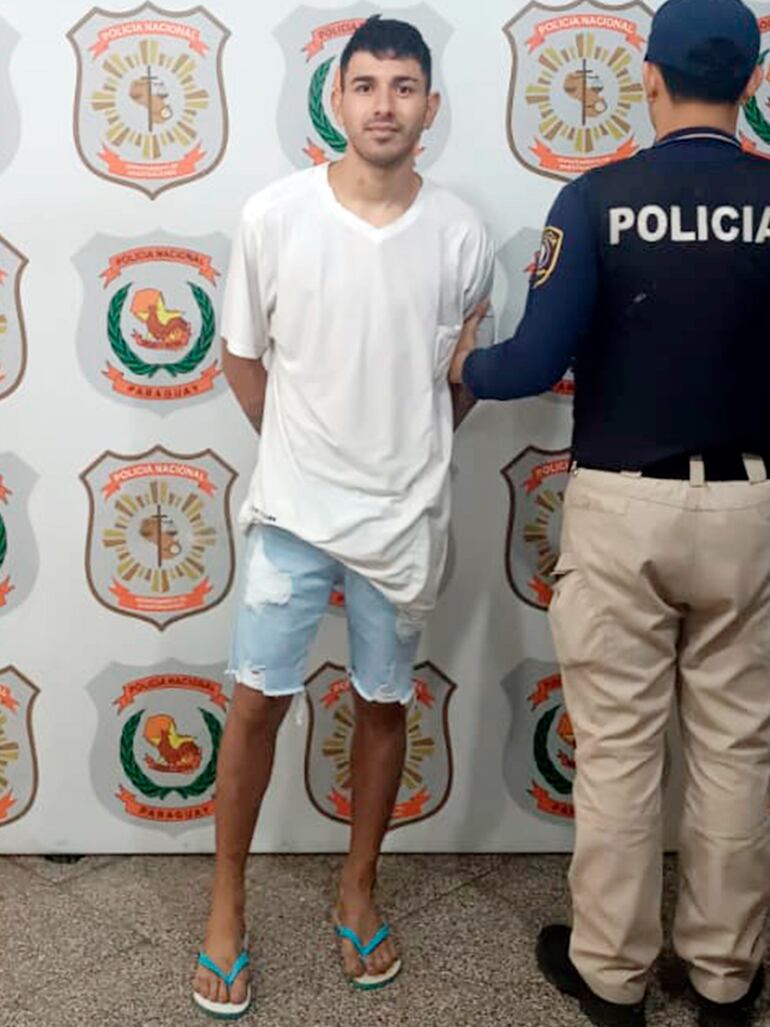 Alejandro Catalino Cabrera Benítez (25) fue detenido esta tarde como supuesto autor del asalto tras un operativo policial en Tablada Nueva.