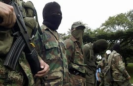 La Policía de Ecuador detuvo a un hombre que supuestamente era el encargado de transportar armas que serían entregadas al Frente Iván Ríos, disidencia de la extinta guerrilla de las Fuerzas Armadas Revolucionarias de Colombia (FARC).