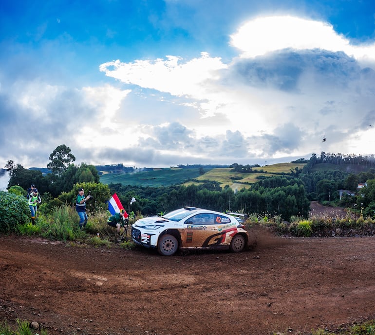 Buen ritmo de carrera –post Colonias Unidas– de Tiago Weiler y Juan José Sánchez (Toyota GR Yaris Rally2) para ser tercero.