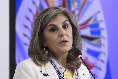 USA2417. WASHINGTON (DC, EEUU), 05/05/2025.- La diplomática colombiana Laura Gil habla tras su elección como secretaria general adjunta de la Organización de los Estados Americanos (OEA) este lunes en la sede del organismo en Washington (EE.UU.). Gil fue elegida como secretaria general adjunta de la Organización de los Estados Americanos (OEA), convirtiéndose en la primera mujer en ocupar el segundo cargo más alto del organismo. EFE/Lenin Nolly