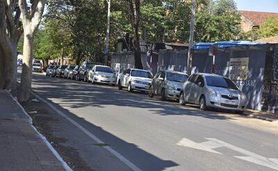Imagen referencial de vehículos estacionados.