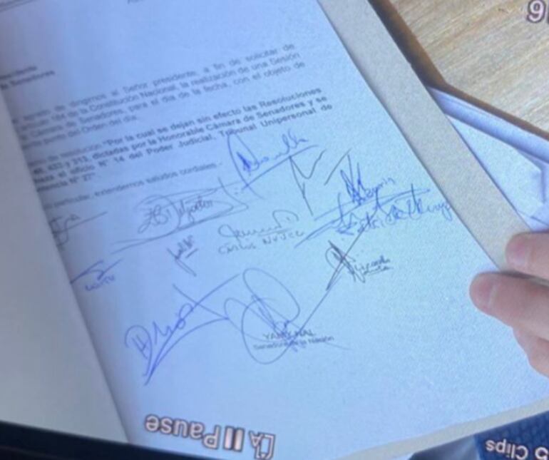 Cartistas buscan restituir fueros a parlamentarios procesados.