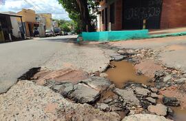 Caacupé con planta asfáltica y llena de baches