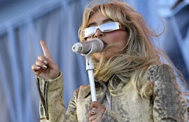 La cantante estadounidense Sabrina Carpenter se presenta en el escenario de Coachella durante el Festival de Música y Artes del Valle de Coachella en Indio, California, el 12 de abril de 2024.