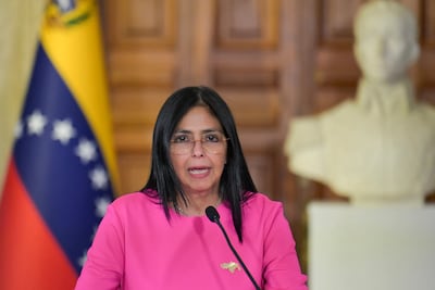 El Tribunal Supremo de Justicia (TSJ) de Venezuela ordenó este sábado que la vicepresidenta ejecutiva, Delcy Rodríguez, asuma como presidenta encargada del país caribeño.