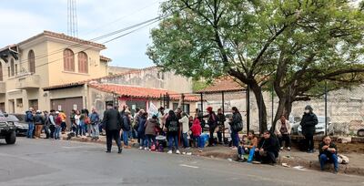 Un grupo de campesinos se manifestó frente al MUVH, esta mañana.