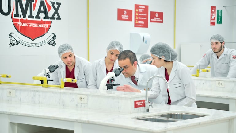 UMAX cuenta con infraestructura al servicio del aprendizaje clínico.