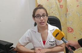 La mastóloga doctora Silvana Herebia atiende tres veces a la semana en el Hospital Regional de Pilar.