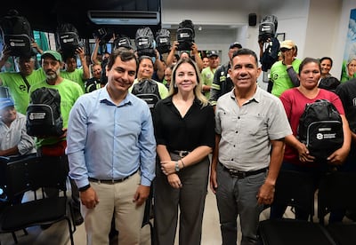 Carlos Jara, de Soluciones Ecológicas, Tania Peña, Gerente de Asuntos Públicos, Comunicaciones y Sustentabilidad de Coca-Cola Paresa, y Luis Fernando Sanabria, de Fundación Paraguaya.