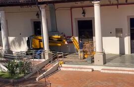 La maquinaria causó un hundimiento de las baldosas.