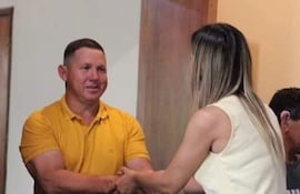 El presidente de la Junta Municipal, Carlos Bareiro Bogarín (ANR), con arresto domiciliario y uso de tobillera electrónica, junto a la intendenta Patricia Corvalán, también en la misma condición judicial.