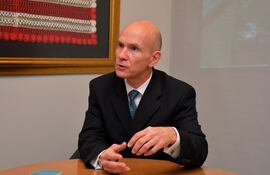 Dr. Evan Ellis, experto en relaciones entre América Latina y actores globales como China, Rusia e Irán.