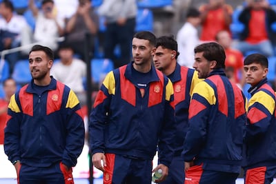 Jugadores de la selección de España se reúnen este lunes, antes de iniciar un partido amistoso previo al Mundial de Fútbol 2026 entre España y Perú en el estadio Cuauhtémoc en Puebla (México).